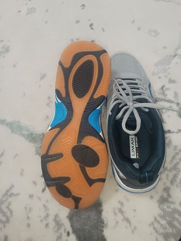 обувь для волейбола: Кроссовки от Liman для волейбола. 43 размер. Состояние отличное