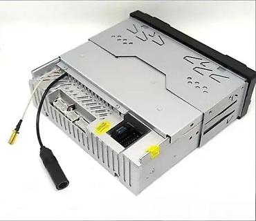 Audio oprema za auto: Multimedijalni auto plejer sa uvlačivim ekranom Karakteristike: - — 6