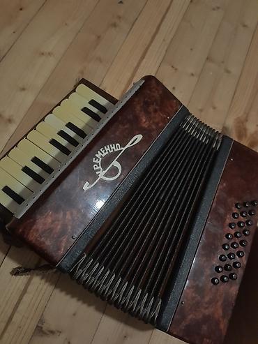 Клавишные инструменты: Akkordeon – “Ременно” yazılı model - Korpus: qəhvəyi/naxışlı — 1