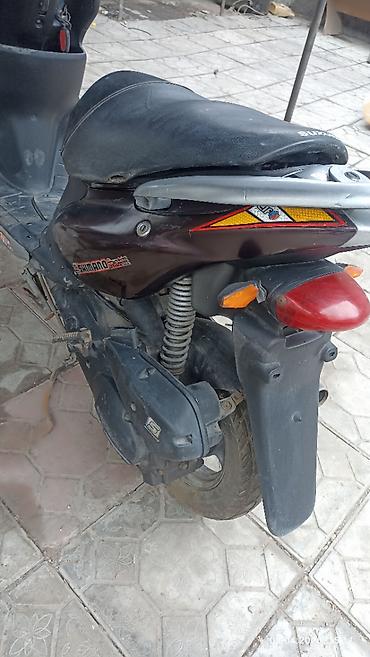 Скутеры: Продаю скутер SUZUKI давно стоит не заводится,аккумулятора — 4