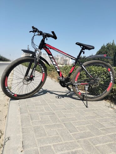 velosipedlər qiz ucun velosipedler: VISTA markalı dağ velosipedi, qırmızı, qara və ağ rənglərin