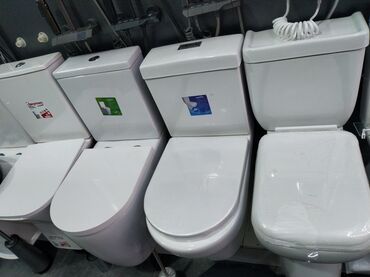 su kranti: Bu ağ rəngli unitazlar keramikadan hazırlanıb və müxtəlif formalı su