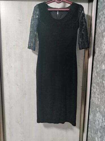 купить золотую цепочку в баку: Qara rəngli zərif don - Dizayn: Klasik “little black dress” üslubu