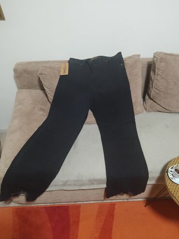 pantalone s: 30, Teksas, Normalan struk, Drugi kroj