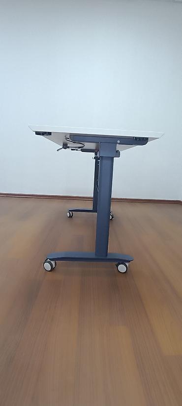 Ofis masaları: Tək nəfərlik mobil ofis masası - Üstlük: ağ rəngli, düz və hamar iş — 8