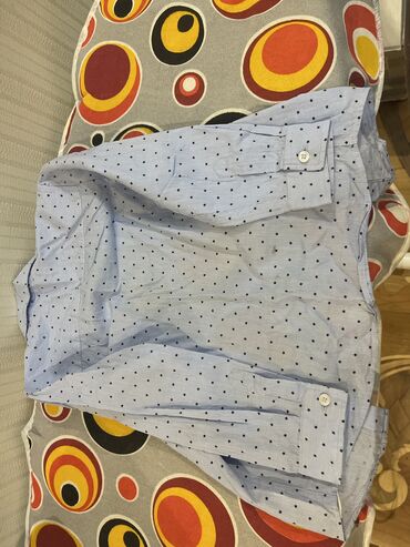 Köynəklər: Rubashkalar,ag ve mavi, next ve dolce,3-5 yasha,heresi 10 m.Dolce — 9