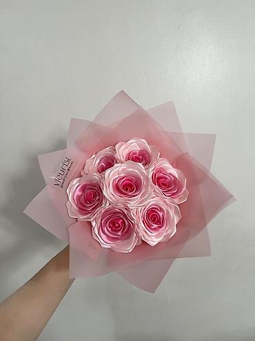 Ruža: Buket ruža od satena – ručno izrađene večno‑trajne ruže - Materijal — 20