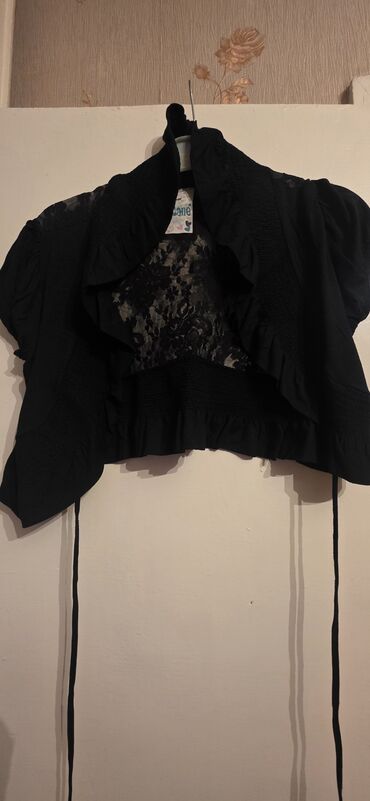 Üzüklər: Qara qısa bolero/kardiqan - Rəng: qara - Model: qısa bolero, önü açıq