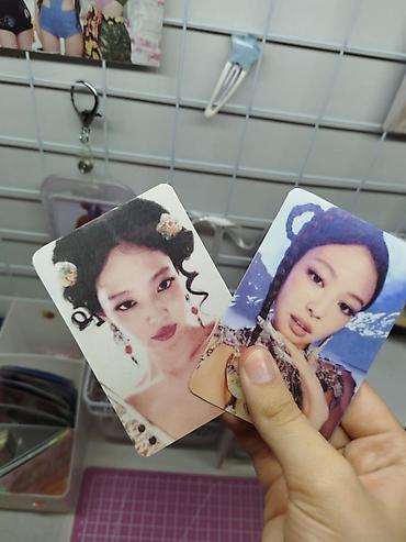 Спорт и хобби: Jennie zen Era photocardları (2 ədəd) Təsvir: - Dizayn: Eyni idolun — 2