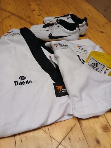 Çadırlar: Taekvondo dəsti - Forma: Daedo brendinin ağ rəngli taekvondo doboku