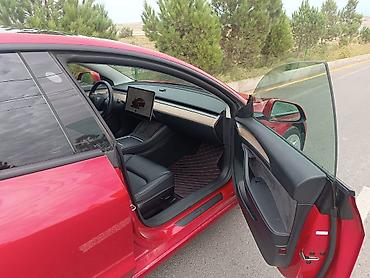 tesla y: Tesla Model 3: 0.1 l | 2022 il 145000 km Sedan — 5