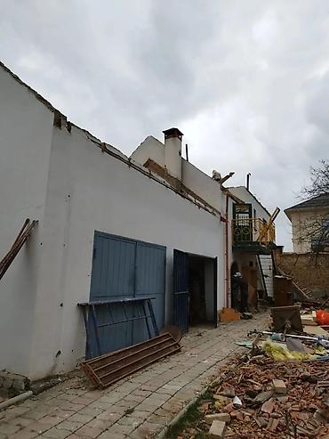 Демонтажные работы: Снос стен, Разбор полов, Снятие потолков | Гипсокартонная стена, Снос перегородки, Снятие старой штукатурки | Зачистка от старых обоев, Сбивка старой штукатурки, Снятие извести | Демонтаж ламината, Демонтаж паркета, Демонтаж линолеума | Крыша из шифера, Металлочерепичная кровля, Мягкая кровля Больше 6 лет опыта — 5