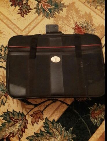 qara çanta: Сумка-чемодан, средних размеров, в хорошем состоянии. Длина 60 см
