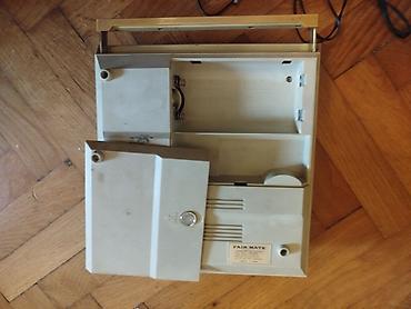 Stari uređaji: Stari retro mali magnetofon Pustio sami culo se sa trake ali kad sam — 12