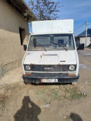 двух мостовой тягач: Iveco Daily: 1985 г., 2.5 л, Механика, Дизель, Van