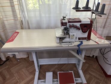 4 нитка машынка: Тигүүчү машина Machine, Коверлок
