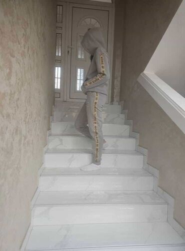 Gornji i donji deo: Ženske Futrovane trenerke 
S-xxl
4.700 din — 12