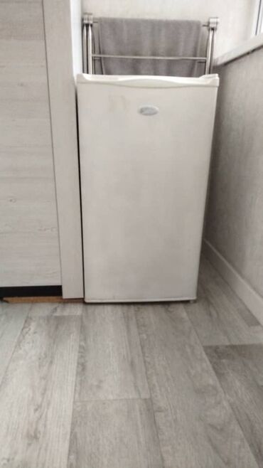 умный холодильник: Компактный однокамерный холодильник с морозильным отделением