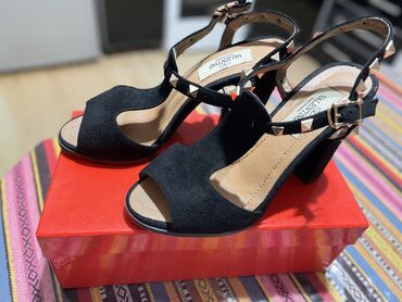 фирменная обувь: Туфли Valentino, 35, цвет - Черный