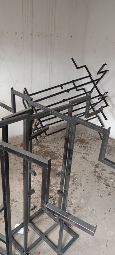 вешалка для брюк и рубашек напольная: Metaldan mağaza asılqan/raflama stendləri - Material: qalın profilli