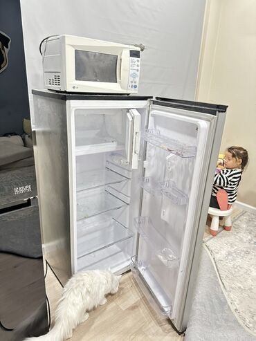 муздаткыч мини: Компактный однодверный холодильник с верхней морозильной камерой