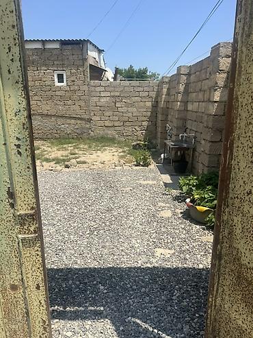 atciliqda evler: Obyekt: həyəti olan fərdi yaşayış evi Təsvir: - Tam daş hasarla — 3