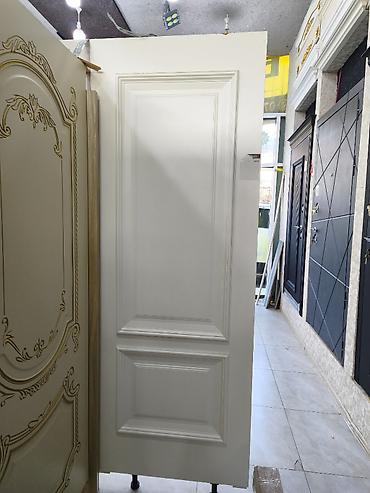 Ağ rəngdə interyer qapısı – klassik panelli dizayn. - Material: MDF