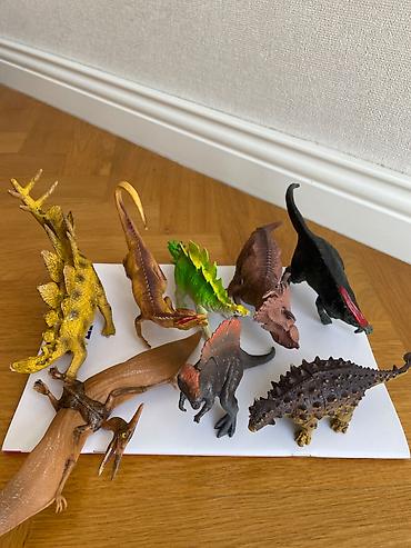 Dino fiqurları dəsti - Müxtəlif növ dinozavr fiqurları: steqozaur