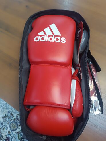 Перчатки: 🔥 Продаётся боксерская перчатка Adidas! Лёгкая, удобная, прочная —
