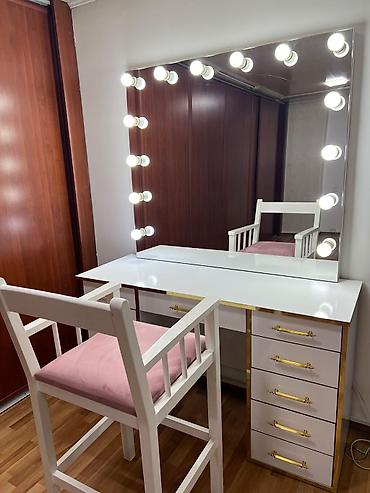 Salon güzgüsü satılır kreslosu ilə birlikdə 200₼. Yeni kimidir. Ünvan