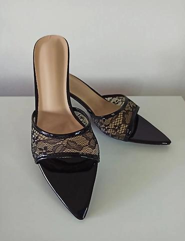 sandale hugo boss: Savršen spoj crne čipke i elegantne štikle Dostupne u broju 40 — 3