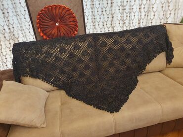 Hicab: Qara rəngli, üçbucaq formalı əl işi şal - Material: xırda parıltılı — 8