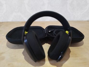 logitec: Беспроводная игровая гарнитура Logitech G435 в черном цвете с желтыми