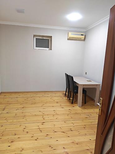 Uzunmüddətli kirayə mənzillər: Aileli,usaqli sexslere verilmir.Kirayə üçün 1 otaqlı, mebel və məişət — 5