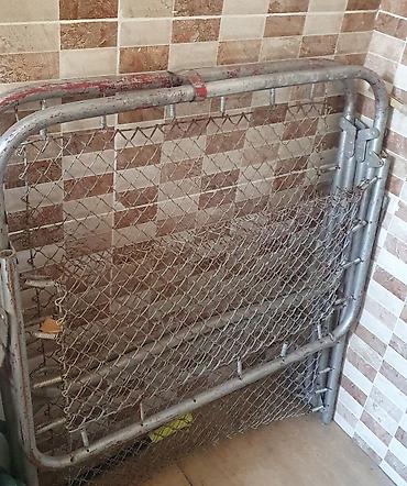 Həyət darvazaları: Metall şəbəkəli qatlanan qapı/gərmə baryeri - Material: qalın divarlı — 1