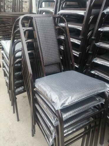 Restoran mebeli: Stulllar 13manatdan başlayır 60manata qeder. Keyfiyyətə görə qiymət — 8