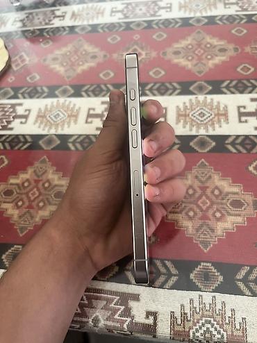m4 pro: IPhone 16 Pro, 256 GB, Natural Titanium, Face ID — 4