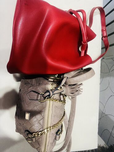 сумка красная: Продаю сумочку Очень стильные и качественное Цена оба Состояние