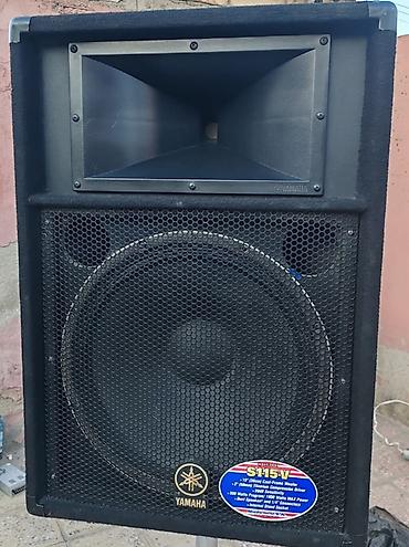 aparat kalonka: Yamaha passiv səsgücləndirici (model etiketində: S115V) Apatura — 2