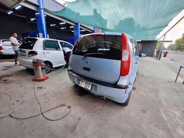мицубиси спэйс стар: Хэтчбек Mitsubishi Colt светло-голубого цвета, оснащенный четырьмя