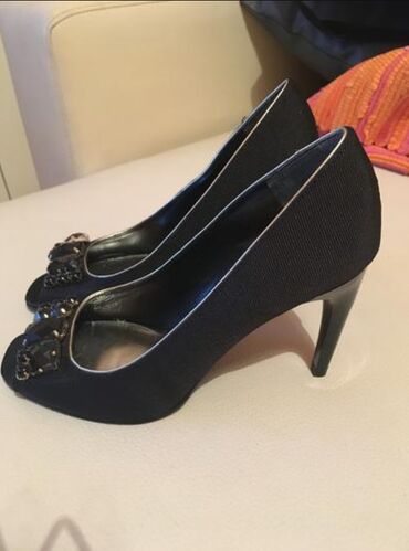 Shoes: Pumps, 36