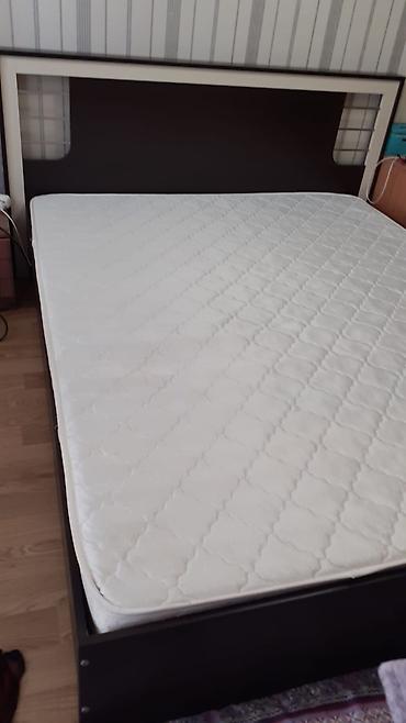 Mebel: İki nəfərlik yataq dəsti - Ölçü: təxmini 160x200 sm (king/queen — 1