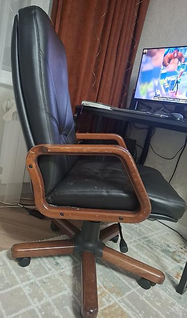 умай мебель: Офисное кресло, Б/у, С колесиками, цвет - Черный, Экокожа, Самовывоз — 2