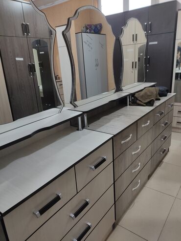 Комоды для одежды: Комод для одежды, Новый, С зеркалом, ЛДСП, цвет - Бежевый, Бесплатная доставка — 10