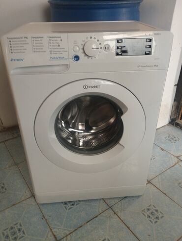 холодилник быу: Кир жуучу машина Indesit, Колдонулган, Автоматтык, 5 кг чейин, Компакттуу