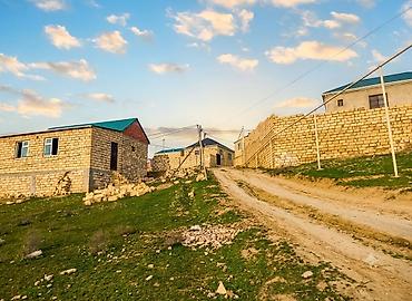 hökmeli evler: 11 sot, Tikinti, Mülkiyyətçi, Bələdiyyə — 1