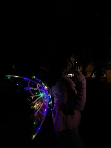 Манежи: LED işıqlı pəri qanadları - Rəngli LED işıqlandırma: çoxrəngli
