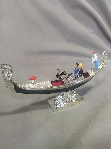 Heykəlciklər: Məhsul: Venesiya gondolu suveniri – “La Gondola di Venezia” Mənşə — 12