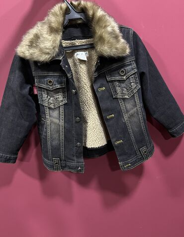 детская куртка деми: Продам джинсовую куртку деми сезон под мальчика. Состояние хорошее