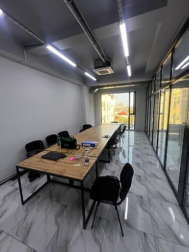 продаю в токмаке: Сдаю Офис целиком: Банковское отделение, IT-компания, Авиакасса, 60 м², В бизнес центре, С ремонтом, С высокими потолками — 4